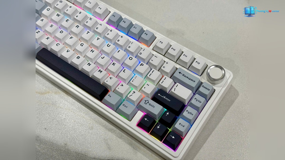 AULA F75 Pro cận cảnh nửa phải, núm xoay bạc và đèn RGB dưới phím