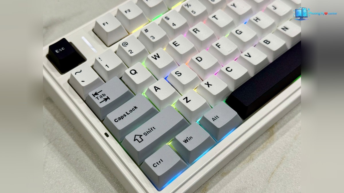 AULA F75 Pro với cụm phím bên trái, phím cách đen và đèn RGB nhiều màu