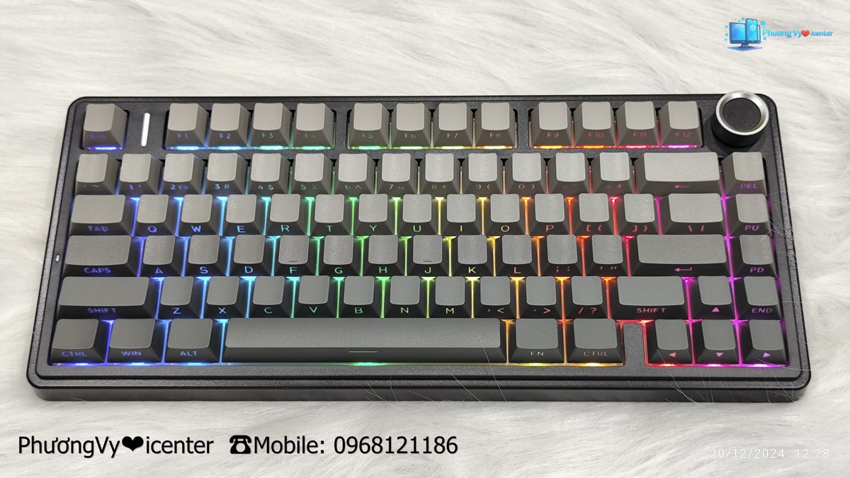 AULA F75 Pro Polar Black nhìn thẳng với mặt phím đen xám, đèn nhiều màu và núm xoay góc phải