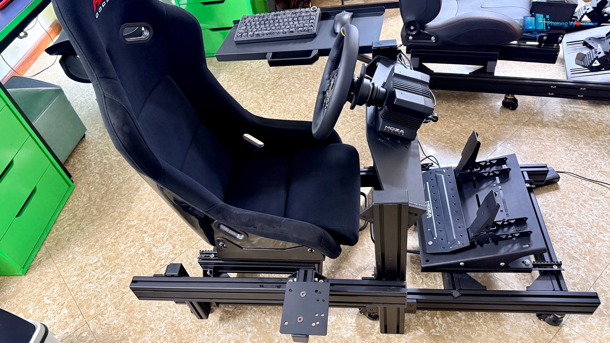 Art Cockpit AD12 Plus với ghế, vô lăng, khung và bệ bàn đạp