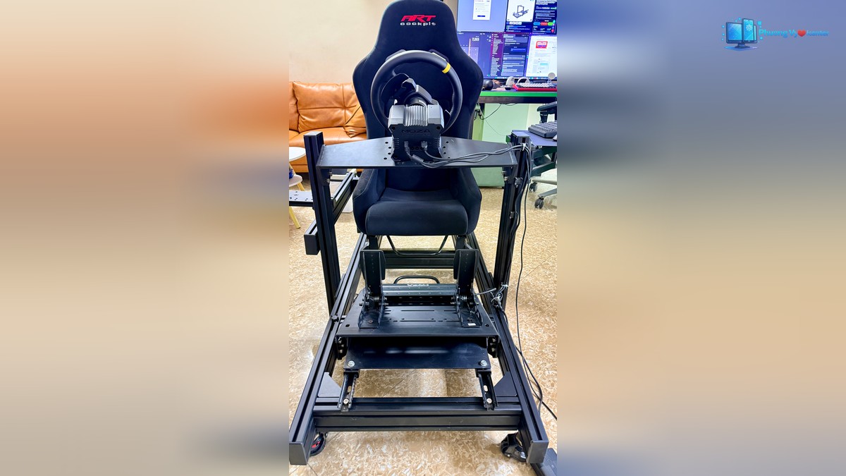 Art Cockpit AD12 Plus với ghế, vô lăng và bệ bàn đạp ở mặt trước