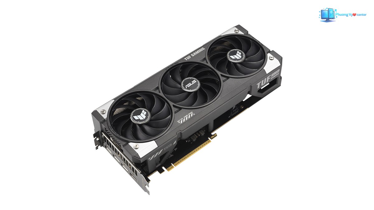 ASUS TUF RTX 5060 Ti nhìn nghiêng, thấy ba quạt, chân tiếp xúc và mặt cổng kết nối