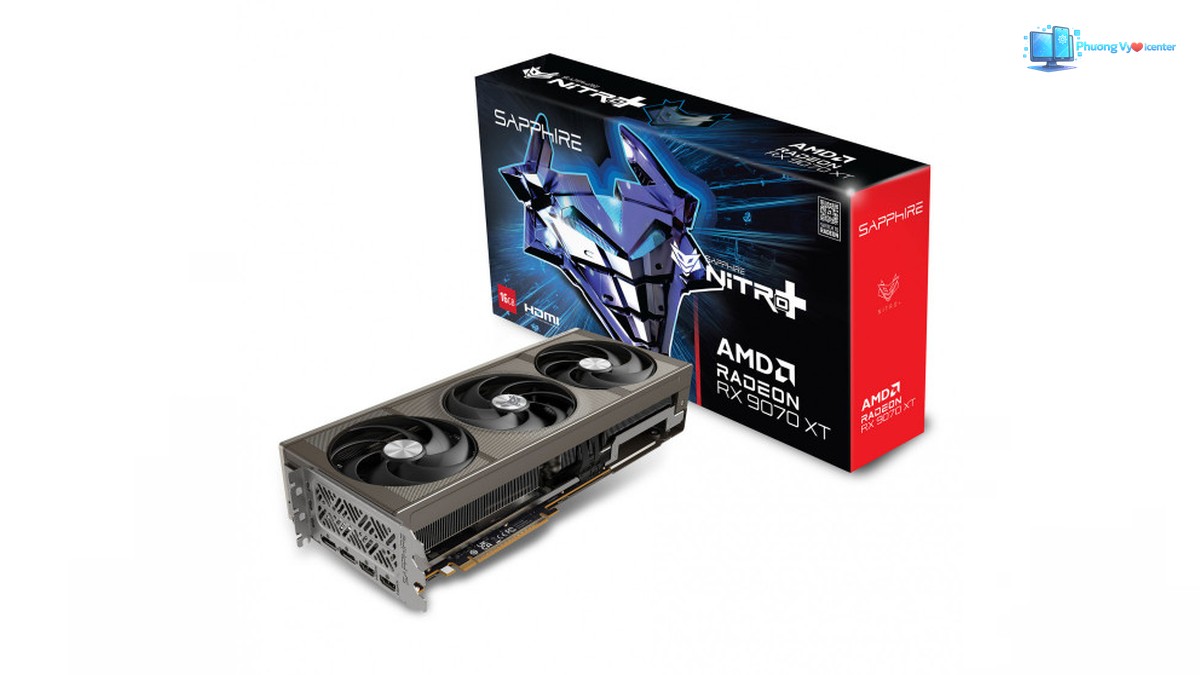 SAPPHIRE NITRO+ RX 9070 XT đặt trước hộp sản phẩm, thấy cạnh tản nhiệt và đầu cổng xuất hình