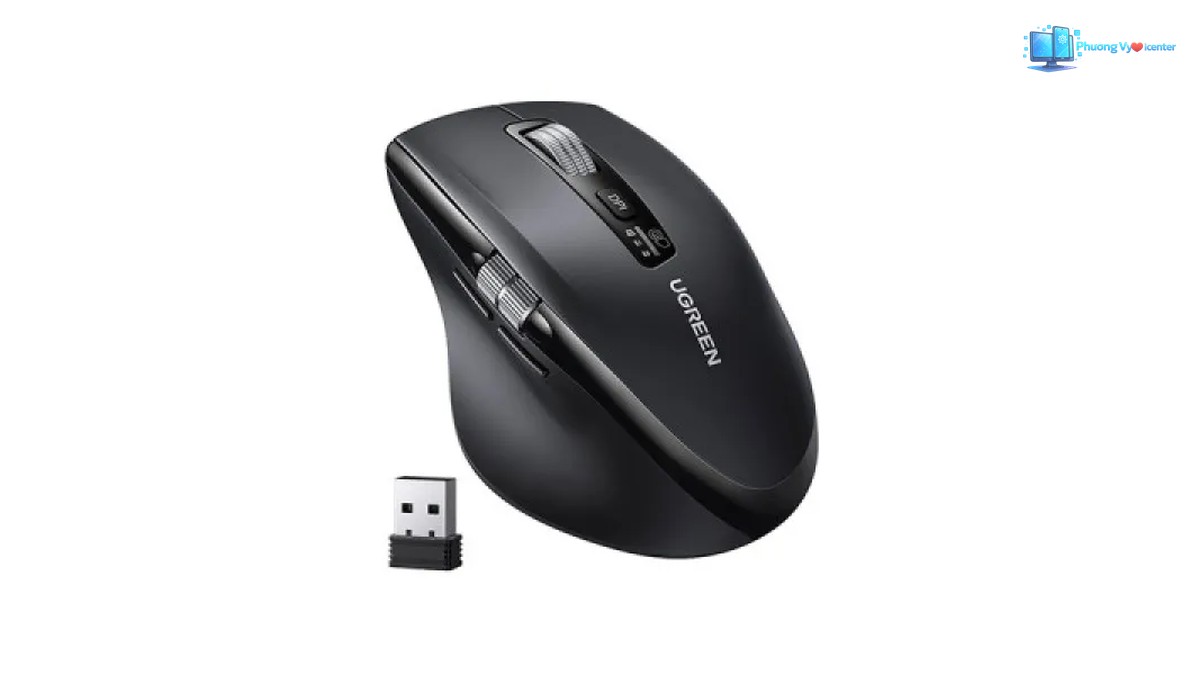 UGREEN M751 màu đen chụp nghiêng, thấy hai con lăn và các nút, cạnh đầu thu USB