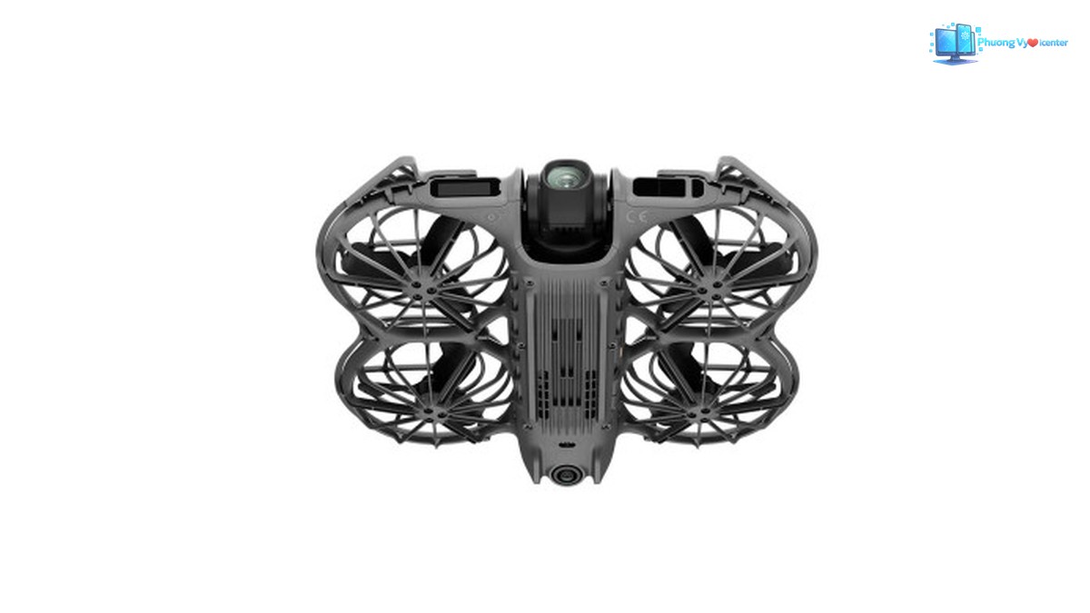DJI Neo 2 nhìn nghiêng từ phía dưới, lộ camera, khe dưới thân và khung bảo vệ cánh
