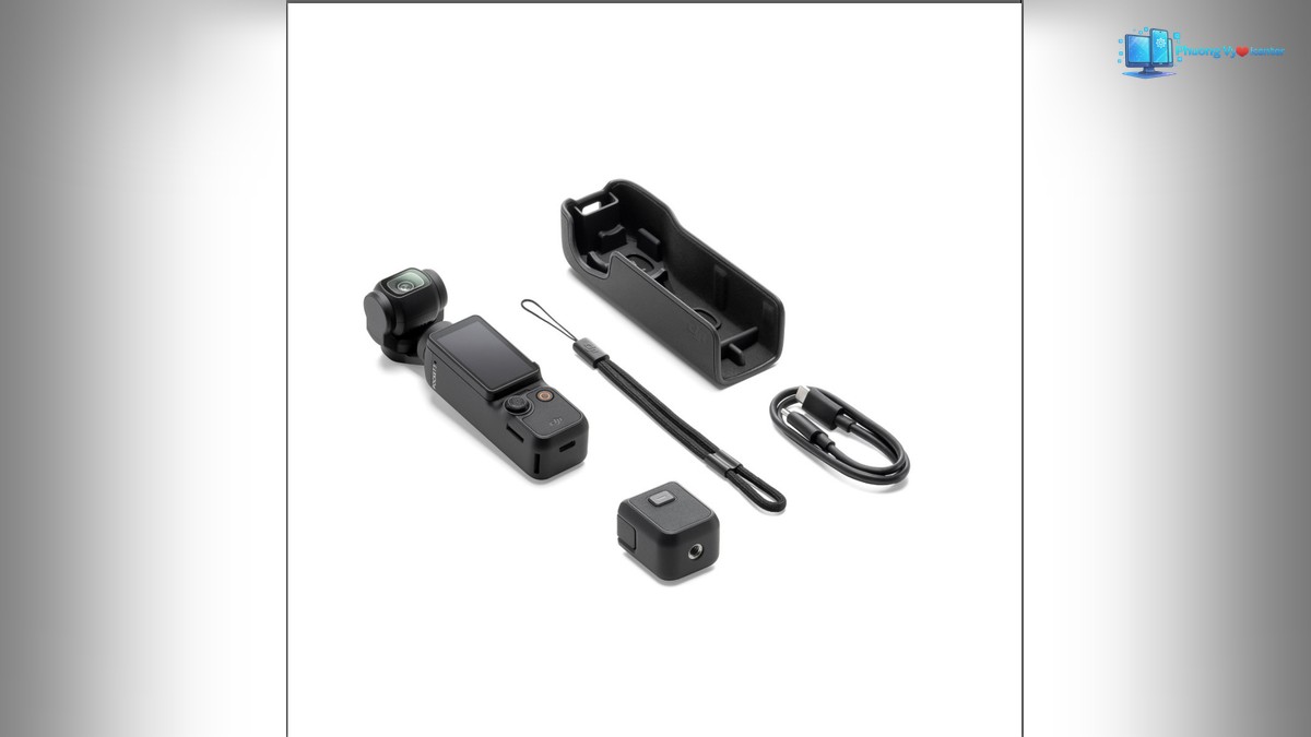 DJI Osmo Pocket 3 cùng vỏ bảo vệ, dây đeo, cáp và tay cầm rời trên nền trắng