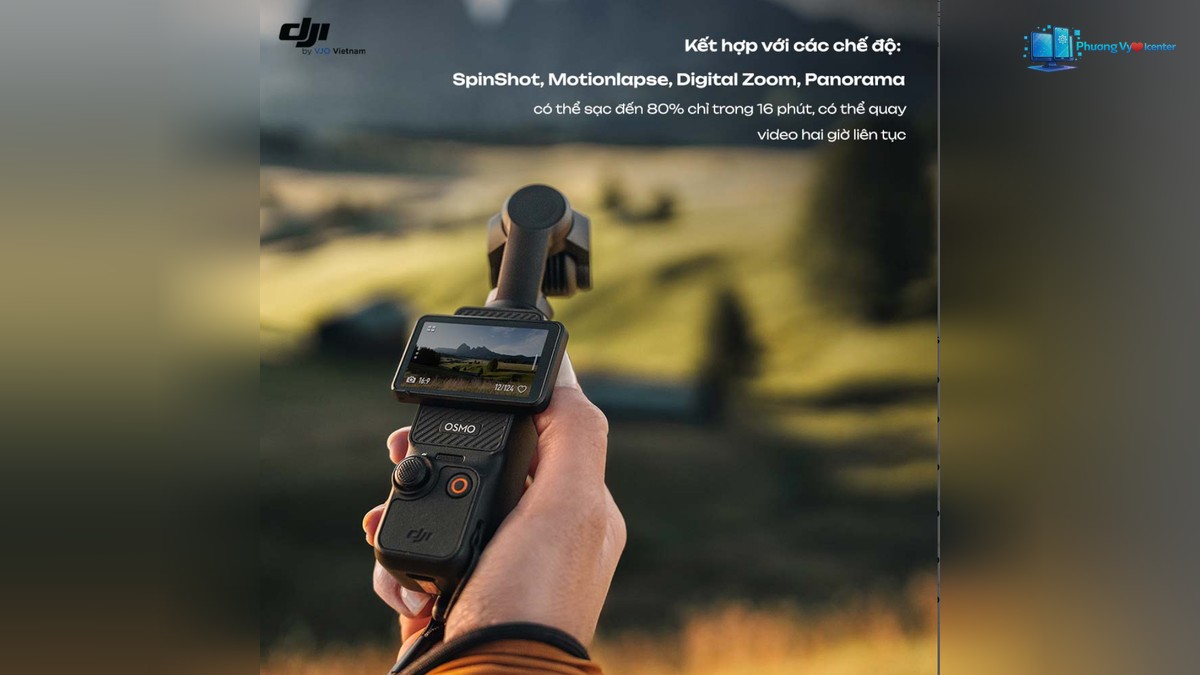 DJI Osmo Pocket 3 được cầm ngoài trời, màn hình ngang hiển thị phong cảnh