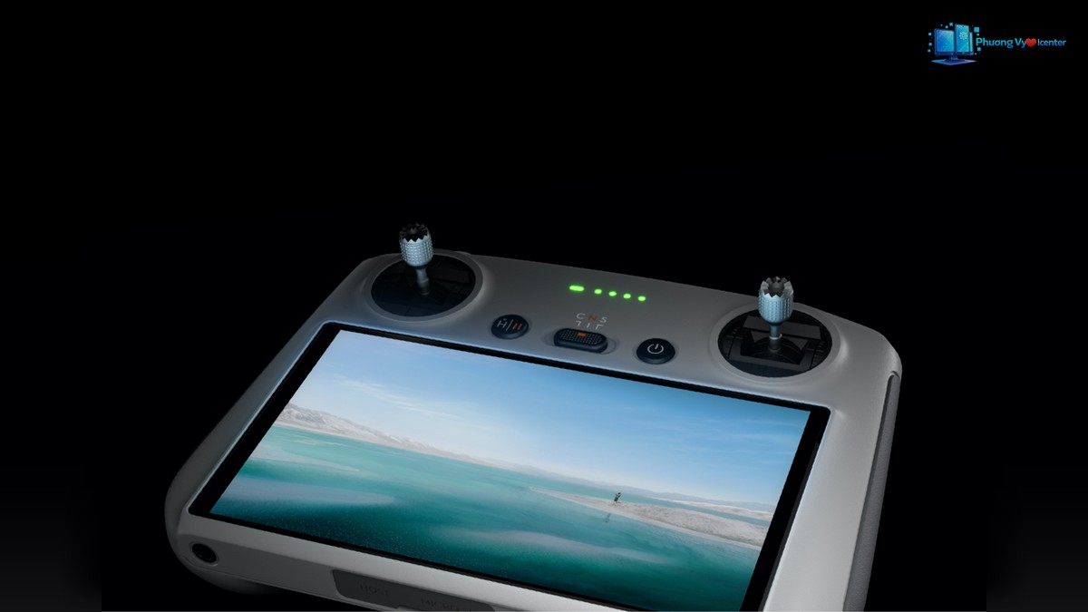 DJI RC với thiết kế gọn nhẹ và anten tích hợp trong thân máy