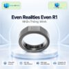 Nhẫn thông minh Even Realities Even R1 trên đế tròn, phía sau là nền công nghệ