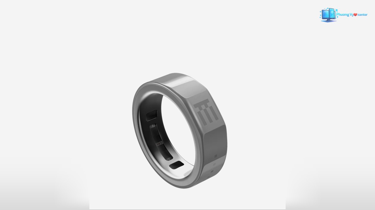 Nhẫn Even Realities Even R1 dựng nghiêng, thấy logo, bề rộng mặt ngoài và các ô trong lòng nhẫn