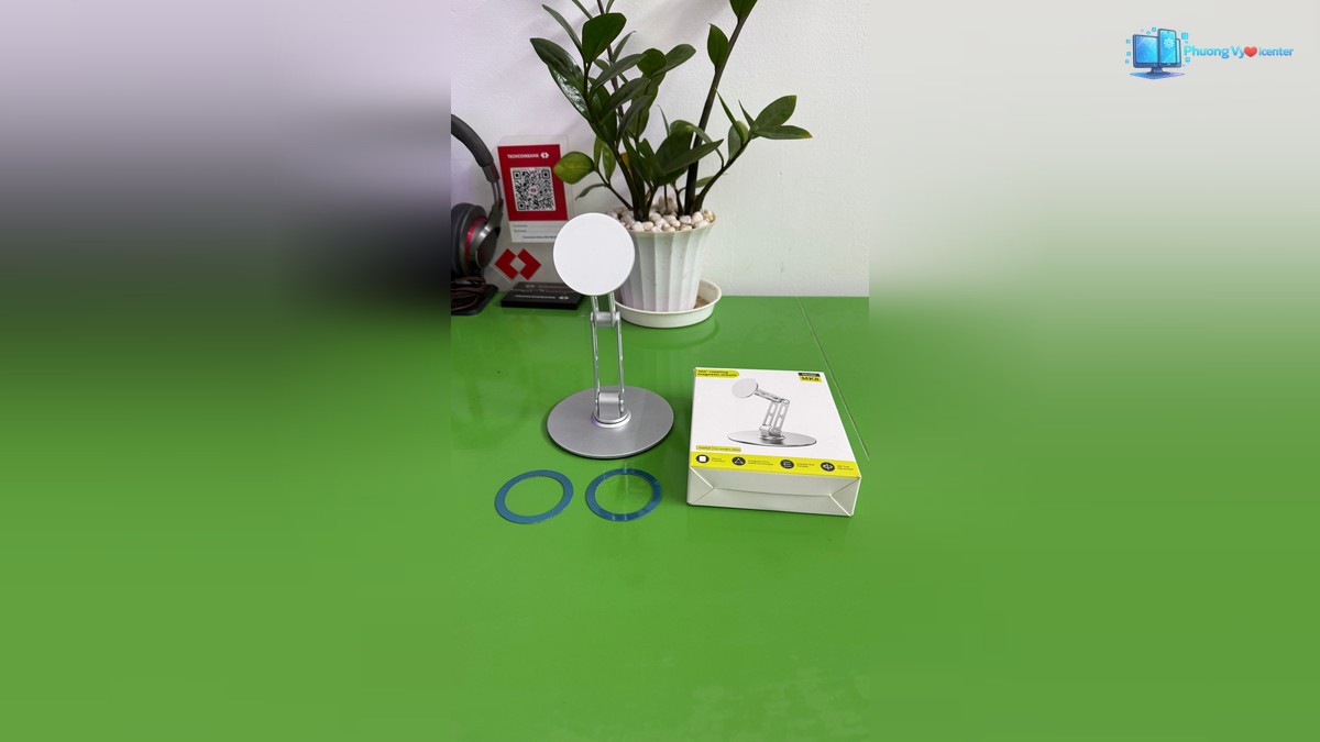 Giá đỡ MK08 đế tròn cạnh hộp sản phẩm và hai vòng tròn màu xanh