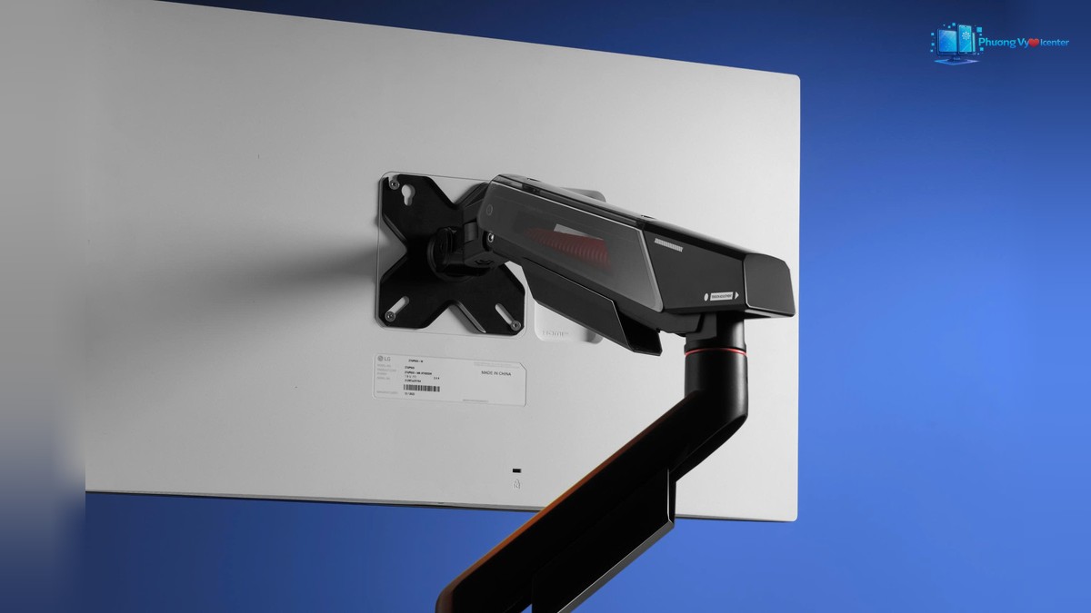 HyperWork Alpha Pro Gen 2 nhìn nghiêng với ngàm gắn sau màn hình và khớp gập
