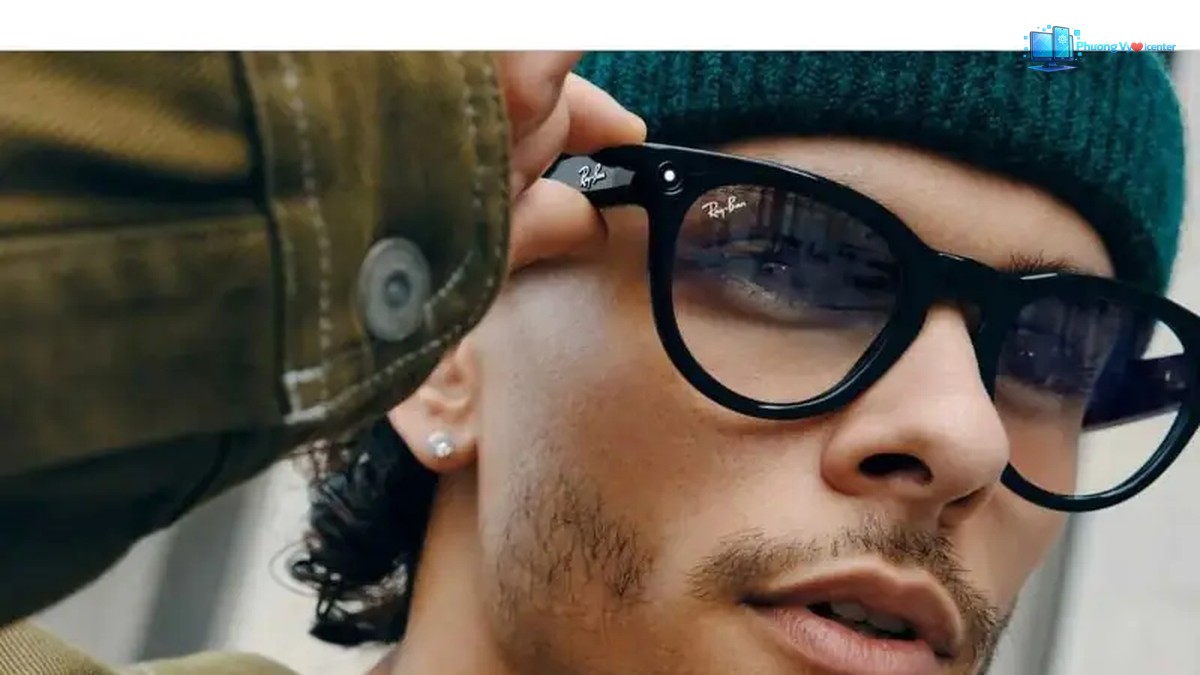 Ray-Ban Meta Wayfarer Matte Black Polarized trong phần giới thiệu ghi hình