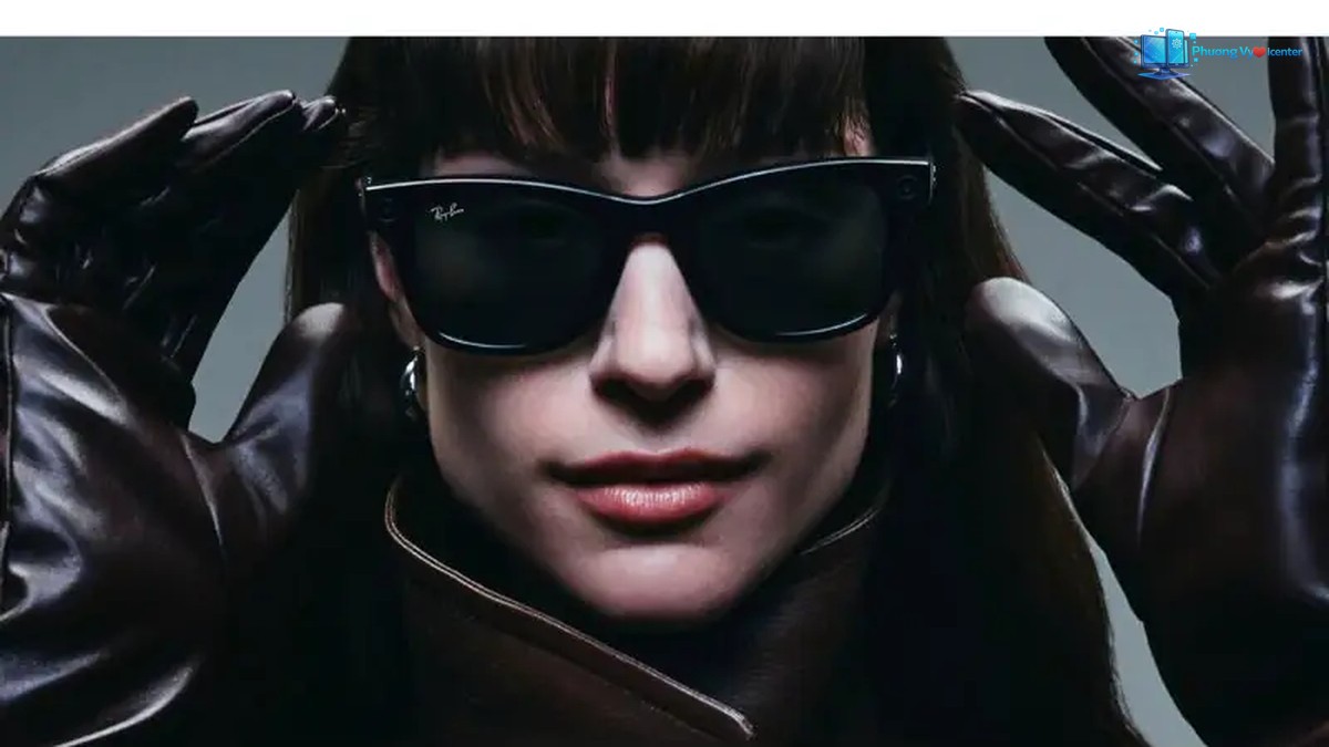 Ray-Ban Meta Wayfarer Matte Black Polarized trong phần giới thiệu loa và micro