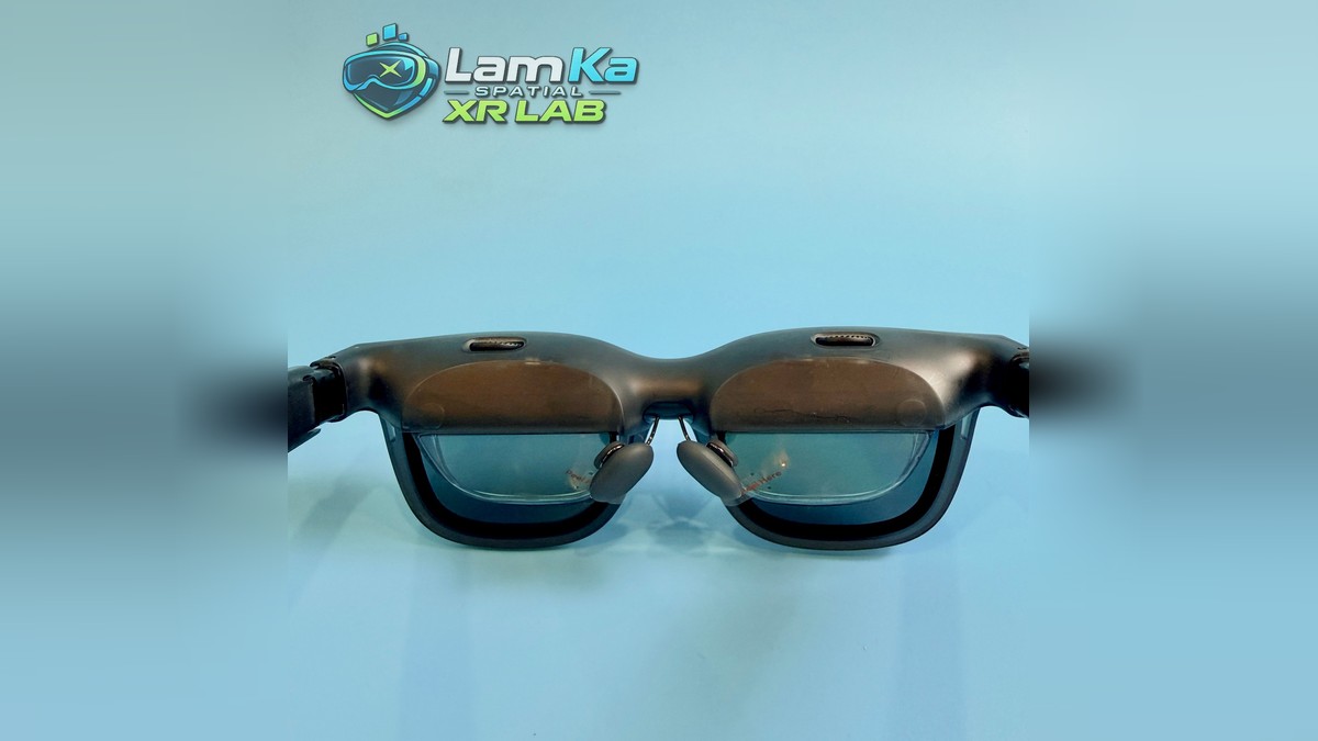 Mặt trong kính XR VITURE Luma Pro nhìn thẳng, thấy hai núm chỉnh và đệm mũi