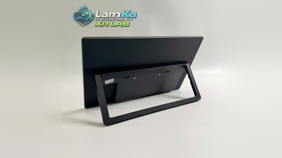 Mặt lưng màn hình BOE 13.3 inch có vân sọc và chân đế khung chữ nhật đang mở