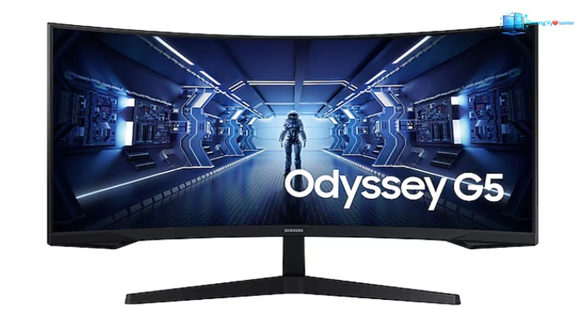 Samsung Odyssey G5 nhìn từ phía trước, màn hình cong và chân đế chữ V trên nền trắng