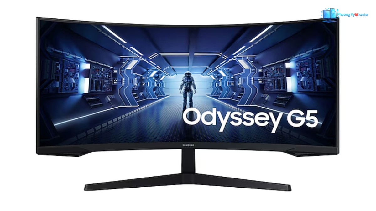 Samsung Odyssey G5 nhìn từ phía trước, màn hình cong và chân đế chữ V trên nền trắng