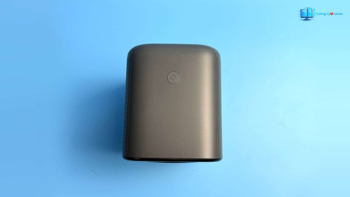 Xiaomi Smart Projector L1 với nút nguồn hình tròn trên mặt máy
