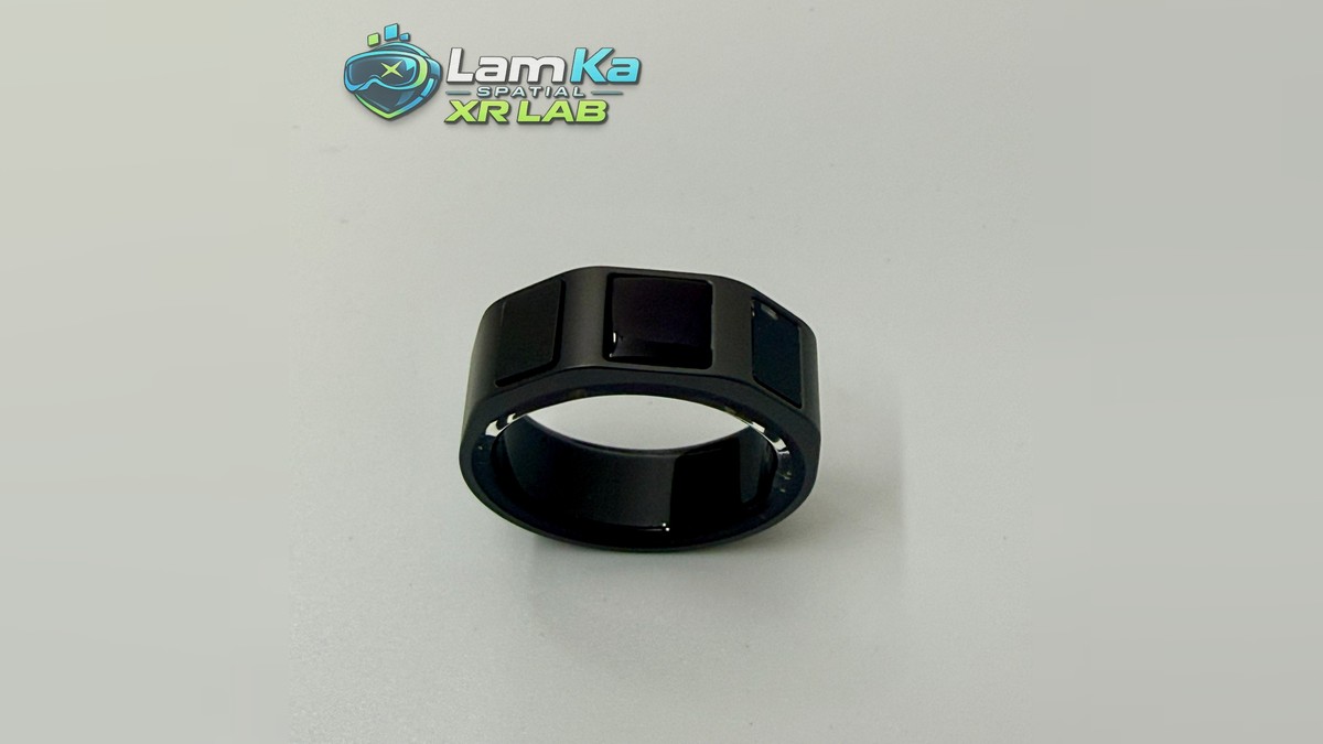 INMO Ring 4 màu đen với ô vuông trên thân và phần lòng nhẫn hiện rõ