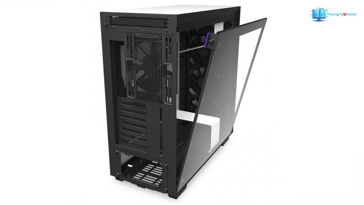 Mặt sau NZXT H710 với quạt sau, các khe mở rộng và tấm hông kính đang mở